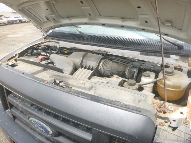 2011-ford-e350-image-22