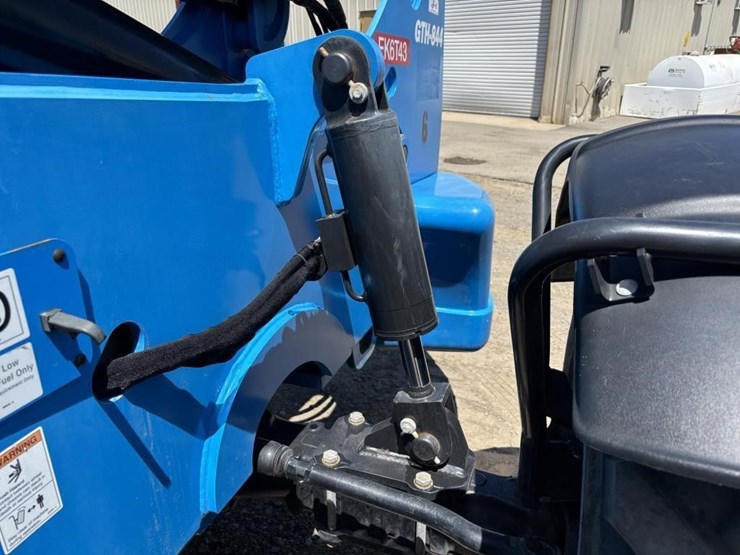 2019-genie-gth844-image-22