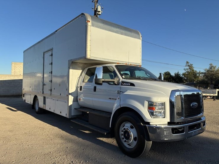 2016-ford-f650-xlt-image-2
