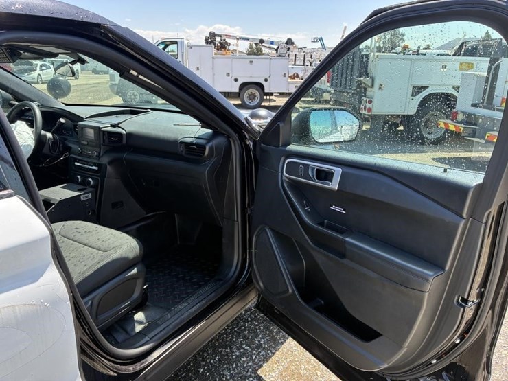 2020-ford-explorer-police-interceptor-image-13