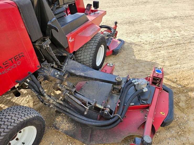 #5037-•-toro-ground-master-4000d-4x4-wide-area-mower-image-17