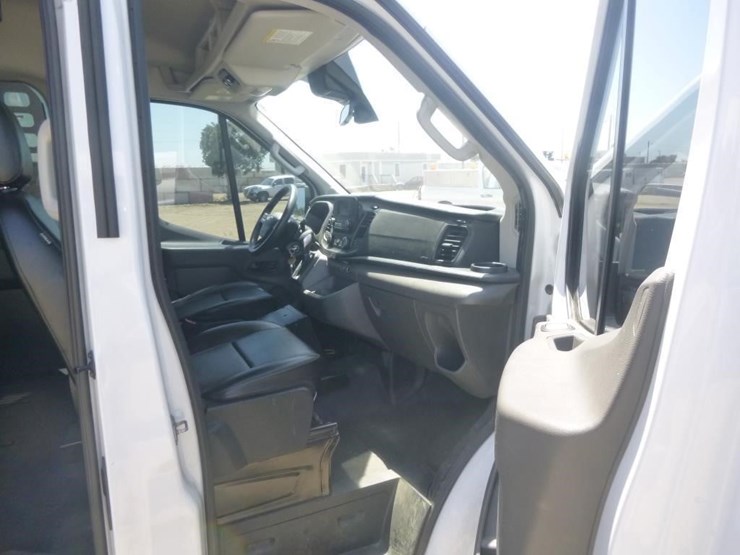 2020-ford-transit-image-13