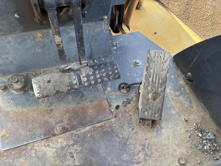 2010-deere-210lj-image-41