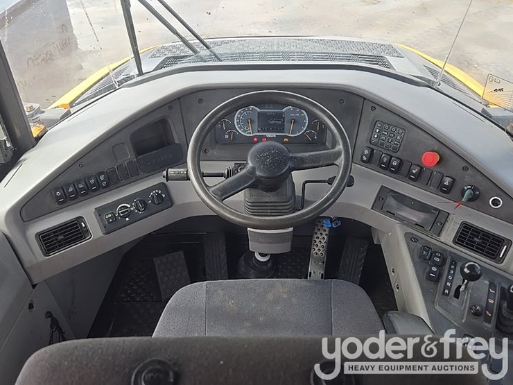 2023-volvo-a25g-image-48