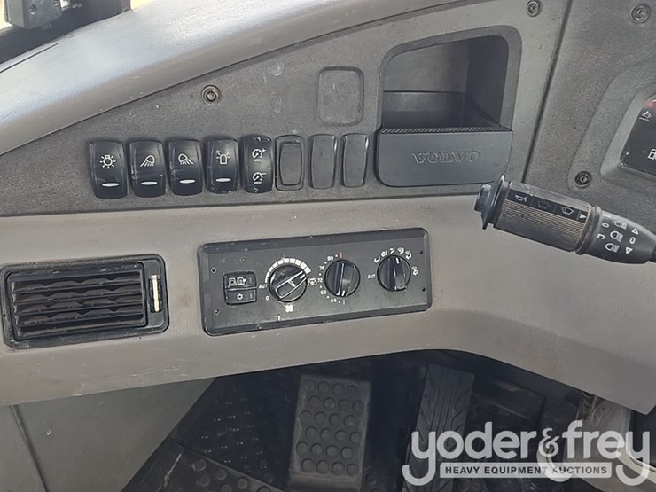 2021-volvo-a25g-image-57