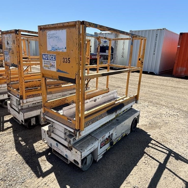 2005 CUSTOM EQUIPMENT HB1030