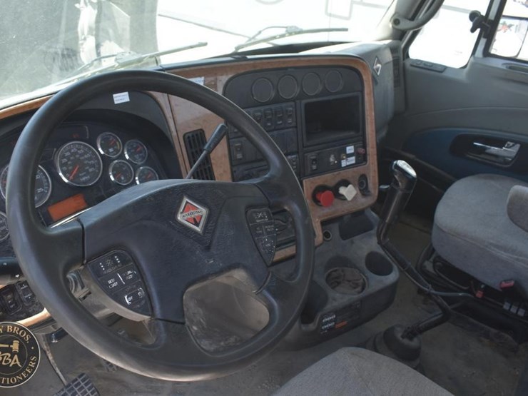2010-international-prostar-image-39