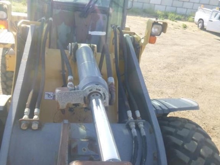 2005-deere-624j-image-25