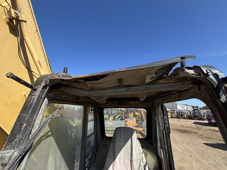 komatsu-pc200-l-image-41