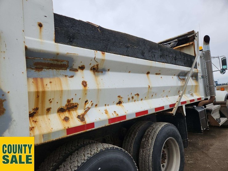 2011-kenworth-t800-image-37