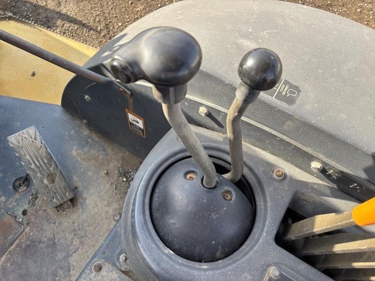 2010-deere-210lj-image-37