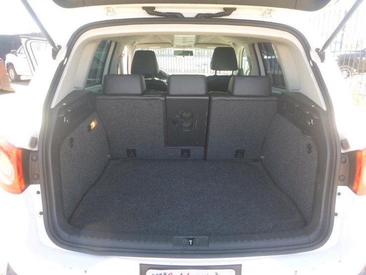 2011-volkswagen-tiguan-image-10