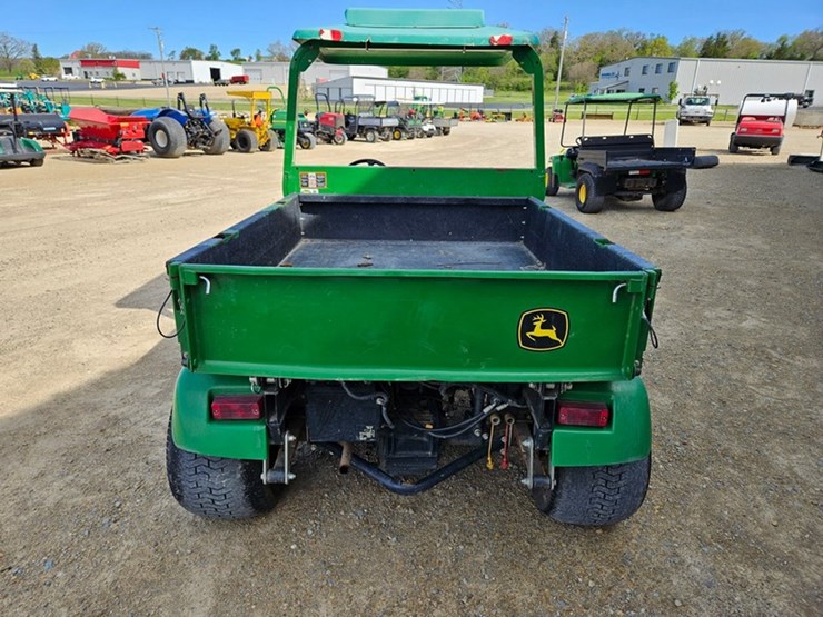 2020-john-deere-gator-image-4