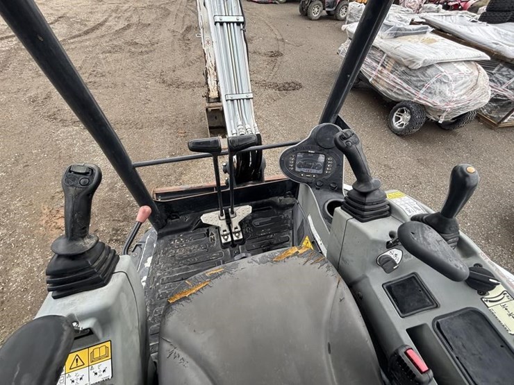 2021-bobcat-e26-image-27