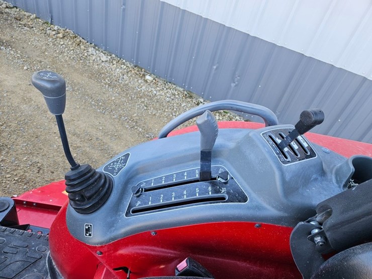 massey-ferguson-1735m-image-29
