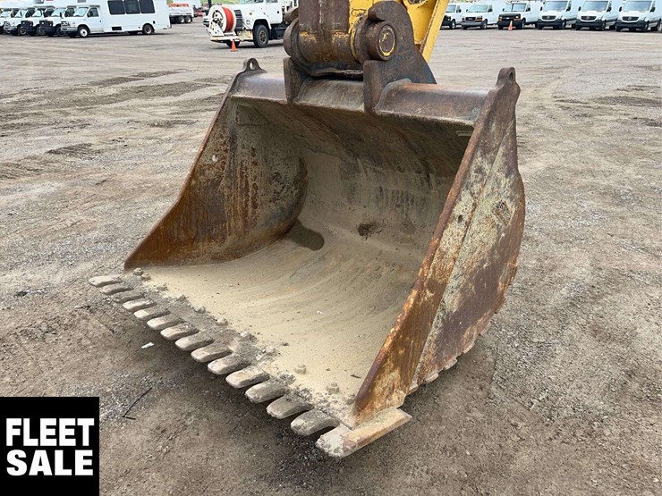 2017-komatsu-pc200-lc-8-image-23