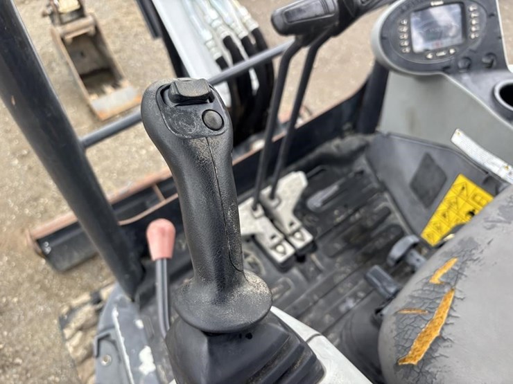 2021-bobcat-e26-image-29