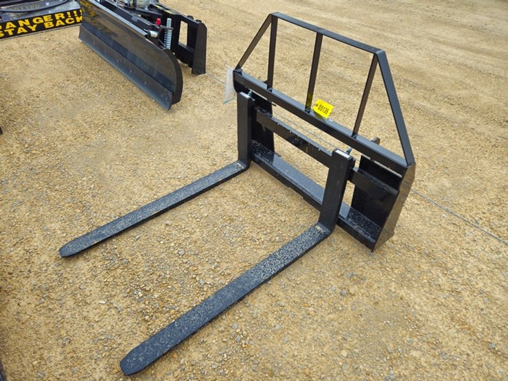 #5136-•-2026-mower-king-sa-48"-pallet-fork-image-1