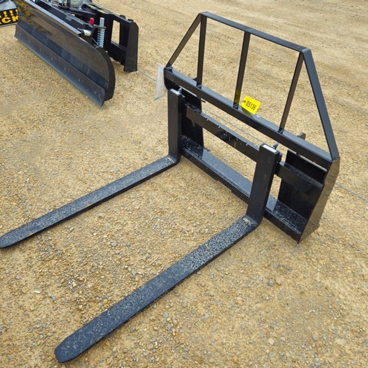 #5136 • 2026 Mower King SA 48" Pallet Fork
