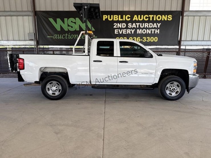 2015-chevrolet-silverado-2500hd-image-1