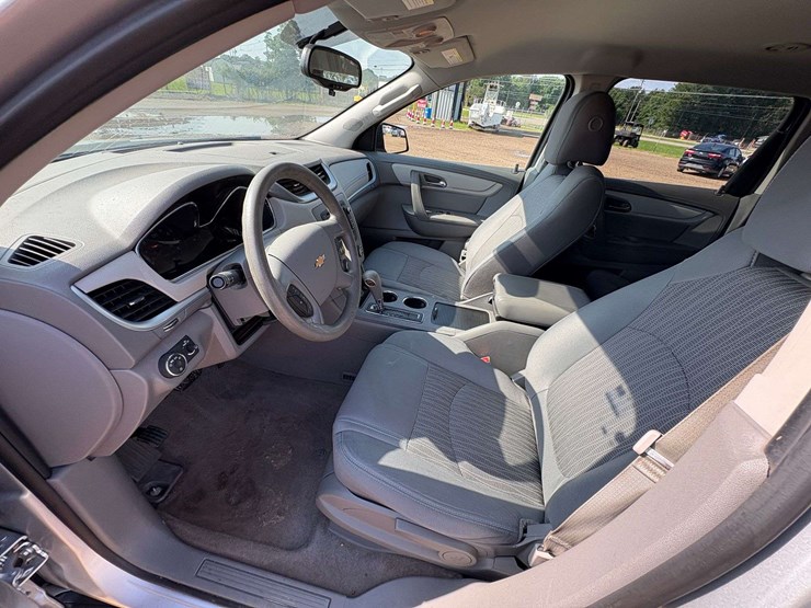 2016-chevrolet-traverse-ls-image-12