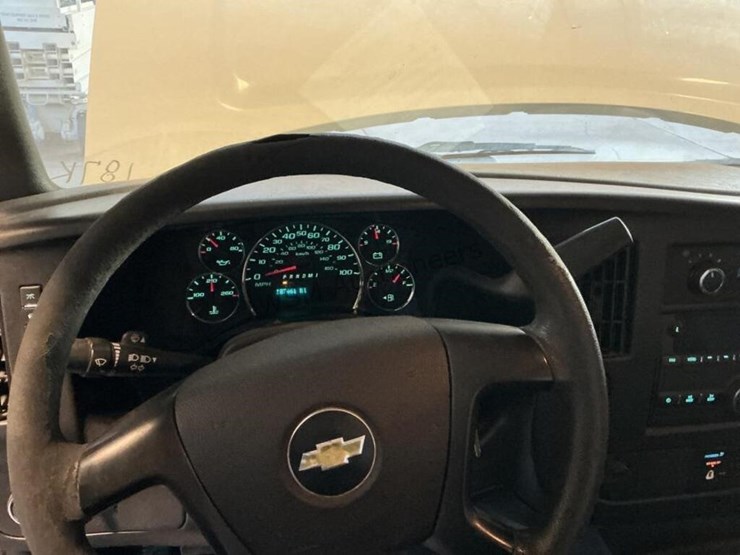 2015-chevrolet-express-3500-image-17