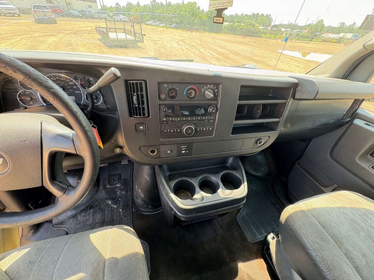 2009-chevrolet-express-3500-image-13