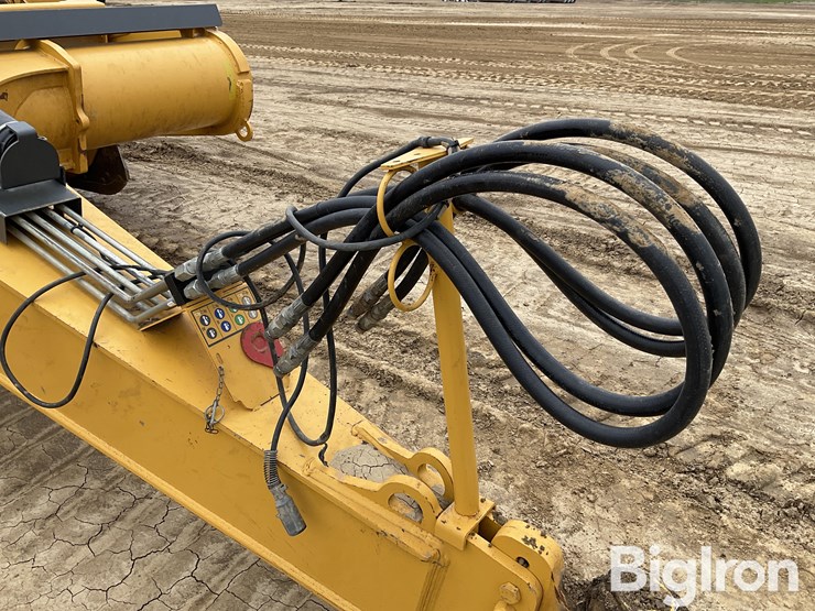 2020-deere-2412e-image-15