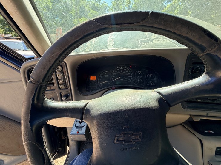 2002-chevrolet-tahoe-image-69