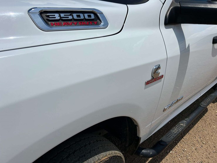 2022-dodge-3500-image-11