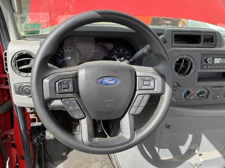 2022-ford-e350-image-11