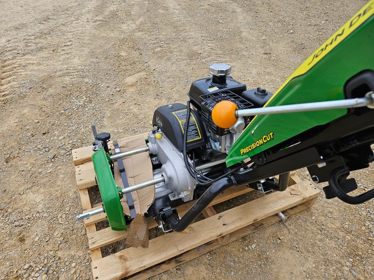 2026-john-deere-260sl-image-17