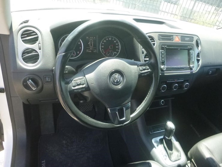 2011-volkswagen-tiguan-image-11