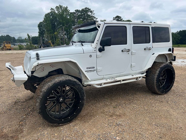 2015-jeep-wrangler-sport-image-1