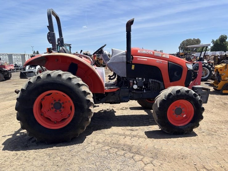 2018-kubota-m5-111d-image-7