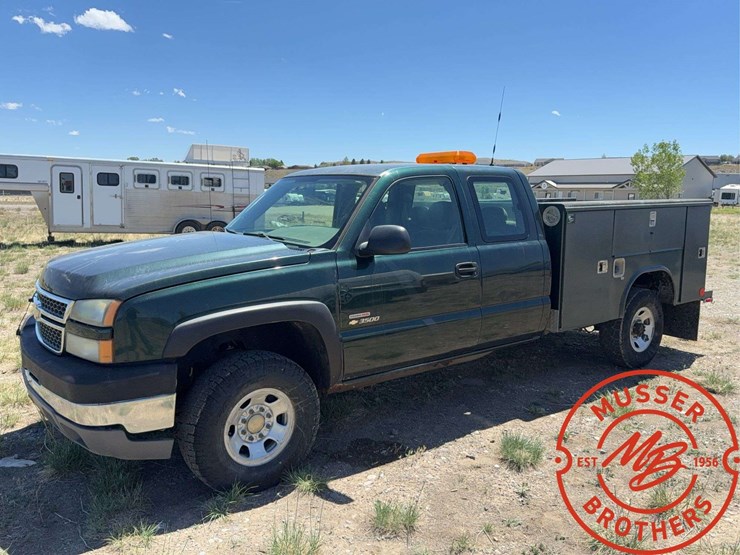 2005-chevrolet-silverado-3500-ls-image-1