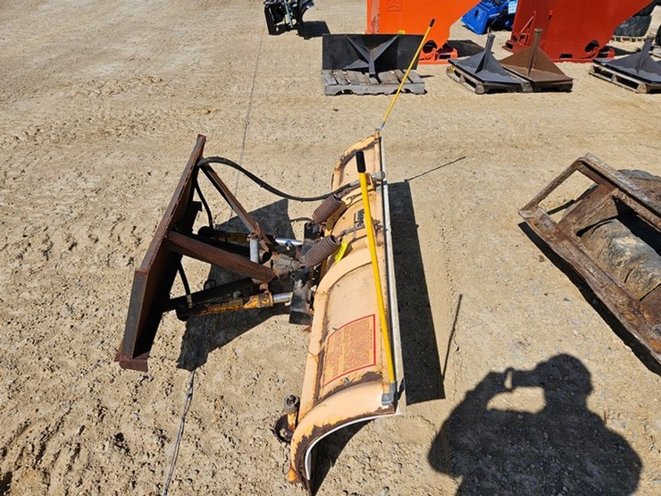 #5104-•-meyer-6'6"-snow-plow-for-skid-loader-image-6