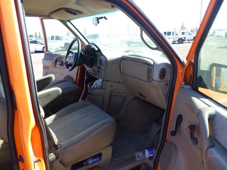 2000-gmc-safari-image-6