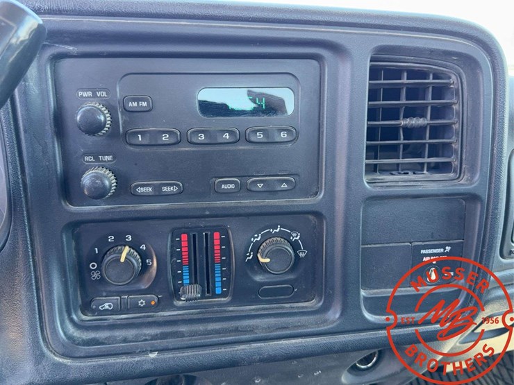 2005-chevrolet-silverado-3500-ls-image-26