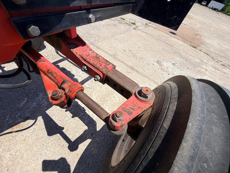 2000-new-holland-ts100-image-27