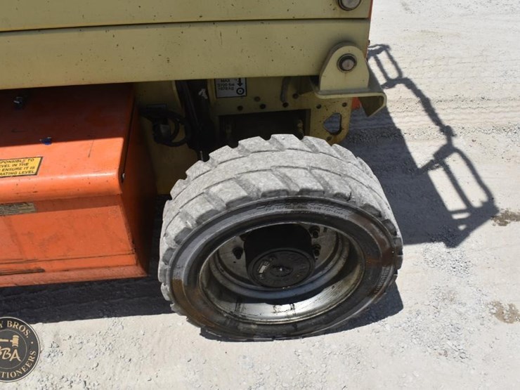 2012-jlg-m4069le-image-13