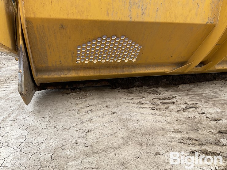 2020-deere-2412e-image-19