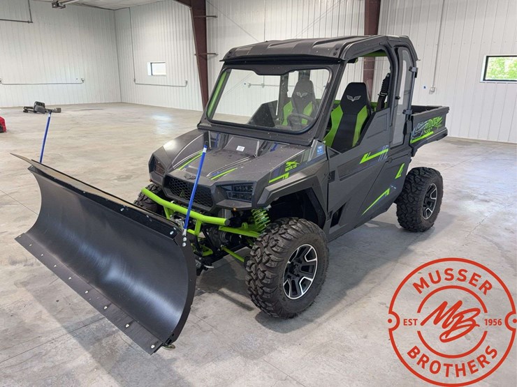 2018-arctic-cat-700-xt-image-1