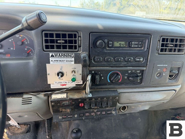2004-ford-f550-image-39