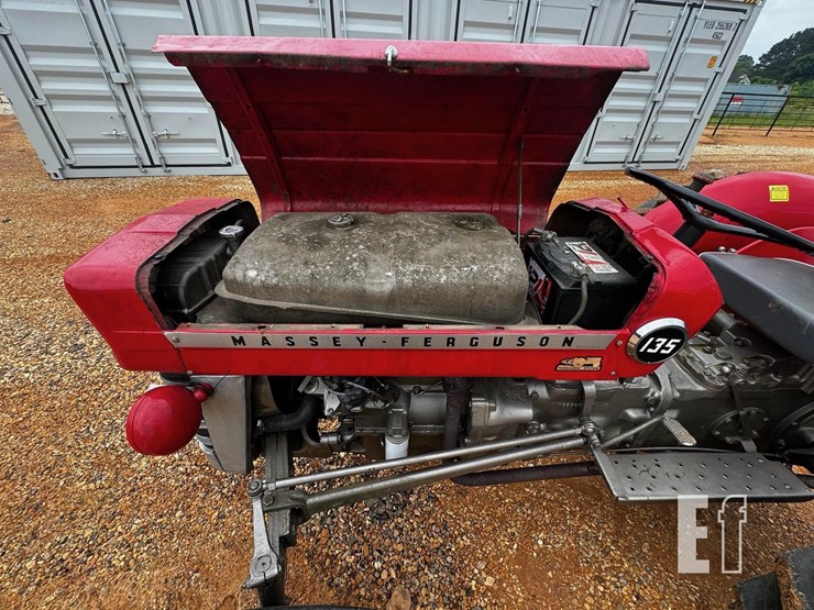 massey-ferguson-135-image-4