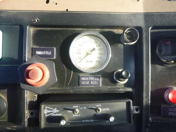 1990-international-4900-image-16