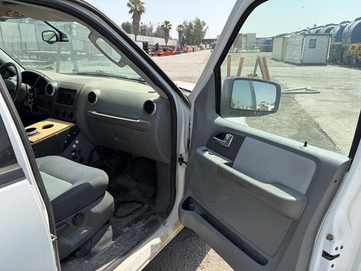2004-ford-expedition-xlt-image-10