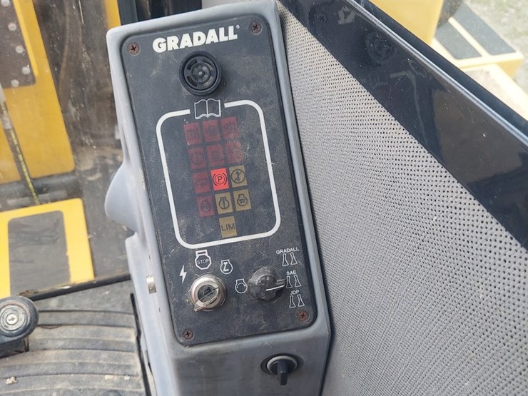 2016-gradall-xl3100-iv-image-17