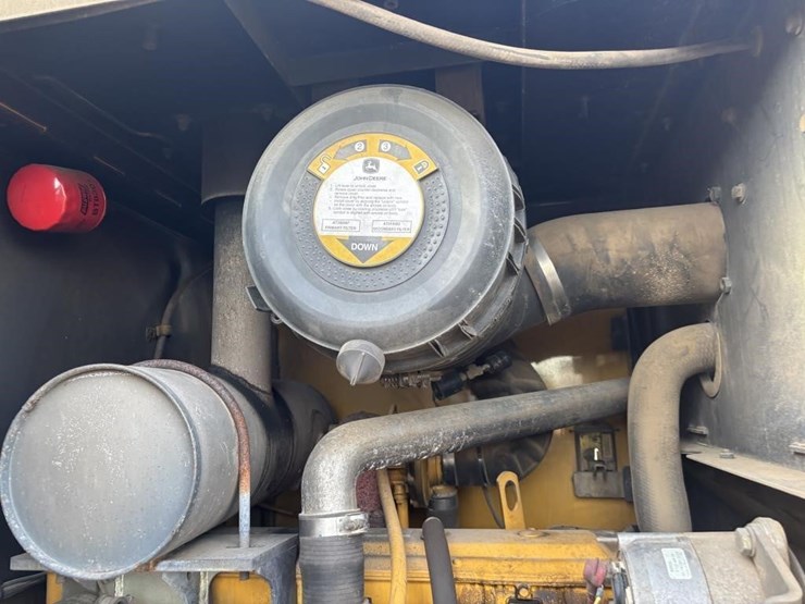 2005-deere-624j-image-45
