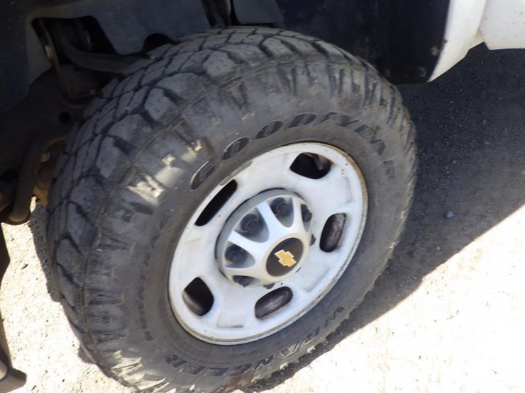 2013-chevrolet-2500hd-image-11